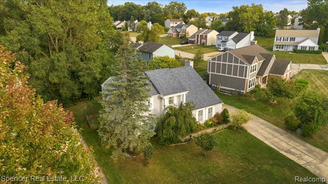 Builiding view thirty seven for 1753 Dawncrest, West Bloomfield, MI. 48324