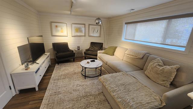 Builiding view eight for 5145 Greer, West Bloomfield, MI. 48324