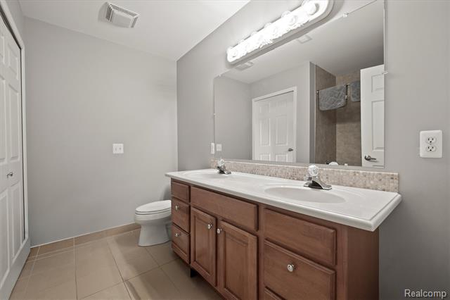 Builiding view fifteen for 2136 Brock, Keego Harbor, MI. 48320