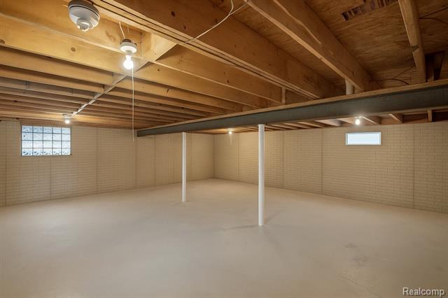 Builiding view nineteen for 2136 Brock, Keego Harbor, MI. 48320