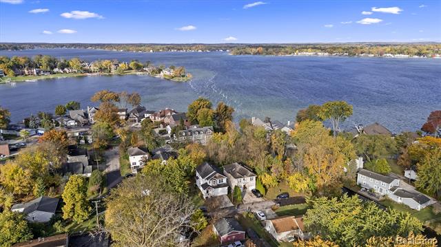 Builiding view one for 2136 Brock, Keego Harbor, MI. 48320