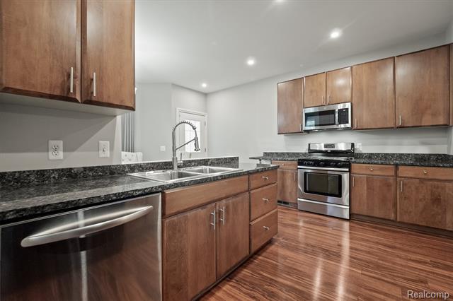 Builiding view seven for 2136 Brock, Keego Harbor, MI. 48320