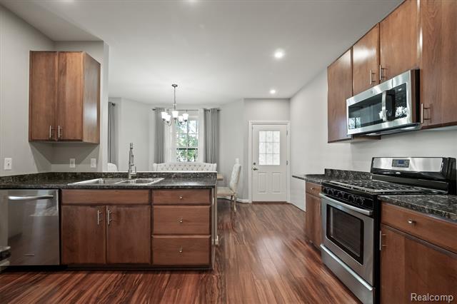 Builiding view six for 2136 Brock, Keego Harbor, MI. 48320