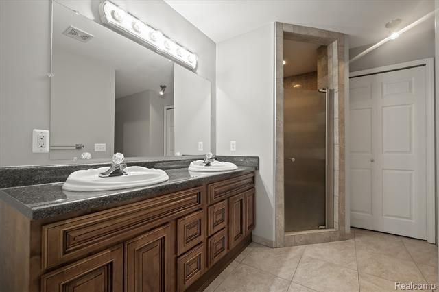 Builiding view thirteen for 2136 Brock, Keego Harbor, MI. 48320