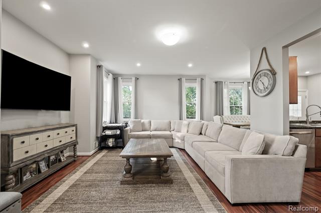 Builiding view three for 2136 Brock, Keego Harbor, MI. 48320