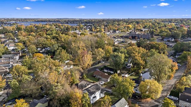 Builiding view twenty five for 2136 Brock, Keego Harbor, MI. 48320