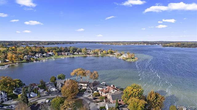 Builiding view twenty four for 2136 Brock, Keego Harbor, MI. 48320