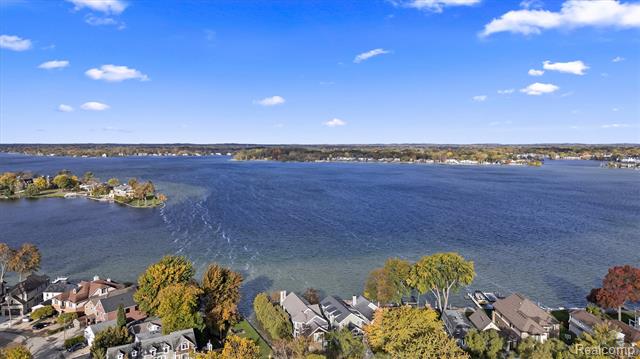 Builiding view twenty three for 2136 Brock, Keego Harbor, MI. 48320