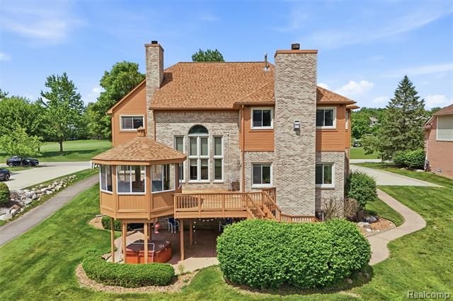 Builiding view fifty eight for 2935 Ivy Hill, Commerce Township, MI. 48382