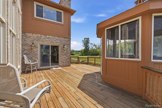 Builiding view fifty five for 2935 Ivy Hill, Commerce Township, MI. 48382