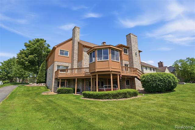 Builiding view fifty nine for 2935 Ivy Hill, Commerce Township, MI. 48382