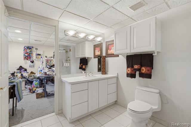 Builiding view fifty two for 2935 Ivy Hill, Commerce Township, MI. 48382