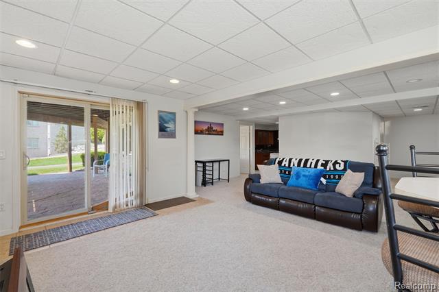 Builiding view forty five for 2935 Ivy Hill, Commerce Township, MI. 48382