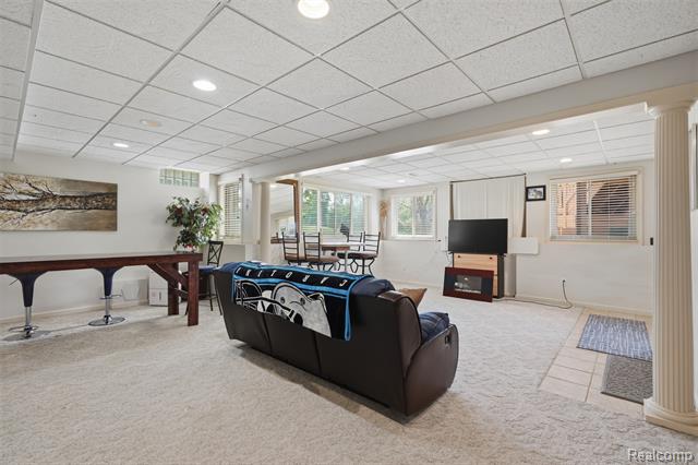 Builiding view forty seven for 2935 Ivy Hill, Commerce Township, MI. 48382