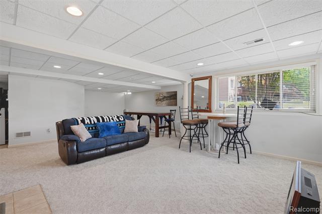 Builiding view forty six for 2935 Ivy Hill, Commerce Township, MI. 48382