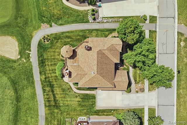 Builiding view seventy for 2935 Ivy Hill, Commerce Township, MI. 48382