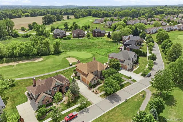 Builiding view sixty eight for 2935 Ivy Hill, Commerce Township, MI. 48382