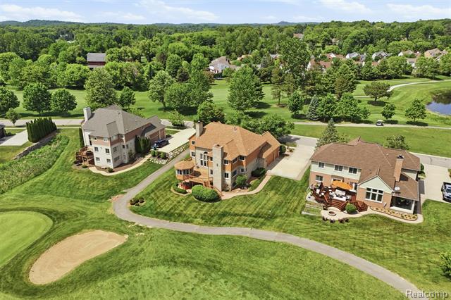 Builiding view sixty five for 2935 Ivy Hill, Commerce Township, MI. 48382