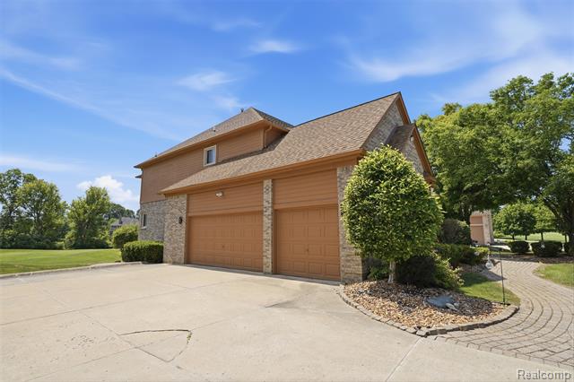 Builiding view sixty three for 2935 Ivy Hill, Commerce Township, MI. 48382