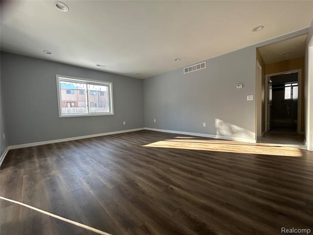 Builiding view eight for 2488 Willow Beach, Keego Harbor, MI. 48320