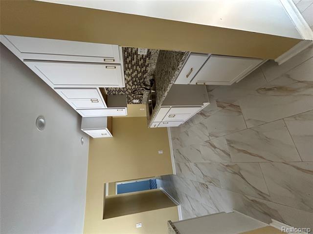 Builiding view fifteen for 2488 Willow Beach, Keego Harbor, MI. 48320