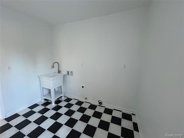 Builiding view nineteen for 2488 Willow Beach, Keego Harbor, MI. 48320