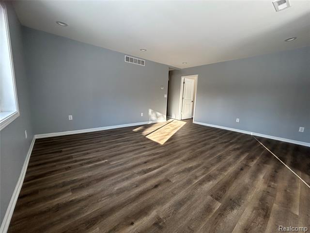 Builiding view seven for 2488 Willow Beach, Keego Harbor, MI. 48320