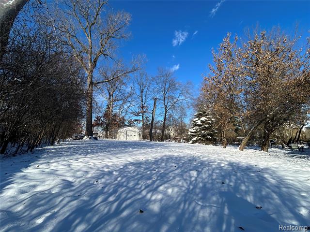 Builiding view three for 2488 Willow Beach, Keego Harbor, MI. 48320