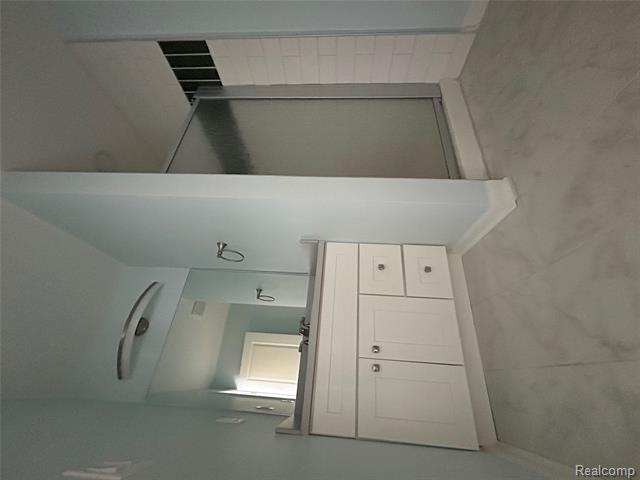 Builiding view twenty four for 2488 Willow Beach, Keego Harbor, MI. 48320