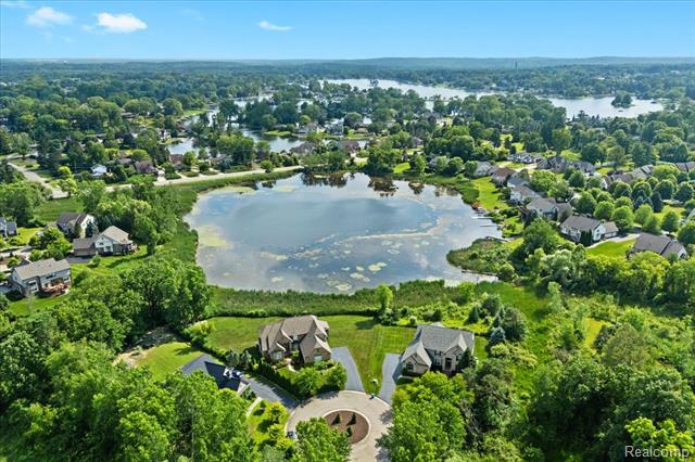 Builiding view forty for 4583 Racewood, Commerce Township, MI. 48382