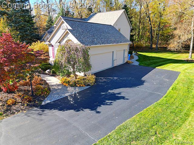 Builiding view one for 5391 Bridge W, Commerce Township, MI. 48382