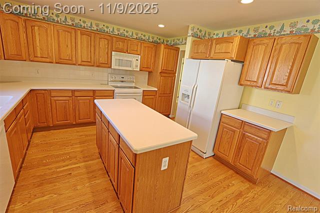 Builiding view six for 5391 Bridge W, Commerce Township, MI. 48382