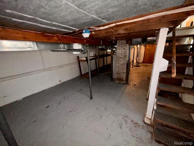 Builiding view twenty for 2411 Pine Lake, Keego Harbor, MI. 48320