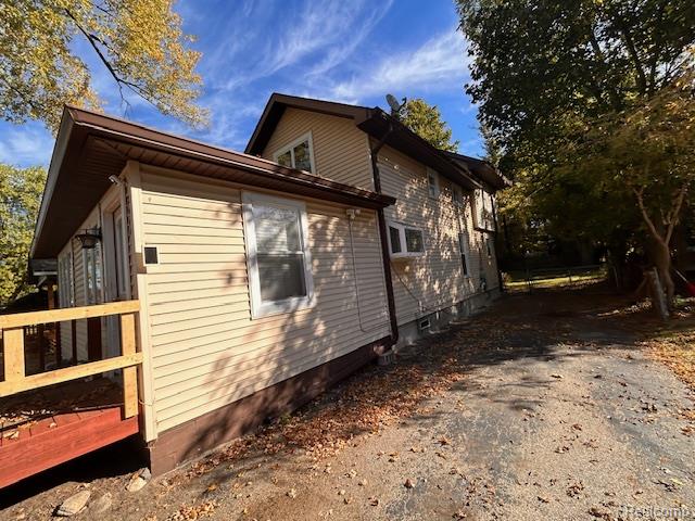 Builiding view two for 2411 Pine Lake, Keego Harbor, MI. 48320