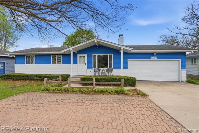 front view for 10469 Cooley Lake Rd, Commerce Township, Mi. 48382