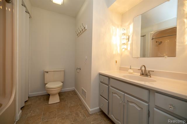 Builiding view nineteen for 8691 Cooley Lake, Commerce Township, MI. 48382