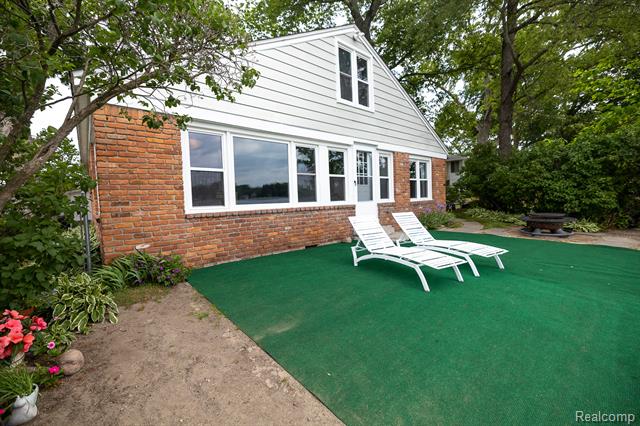 Builiding view twenty seven for 8691 Cooley Lake, Commerce Township, MI. 48382