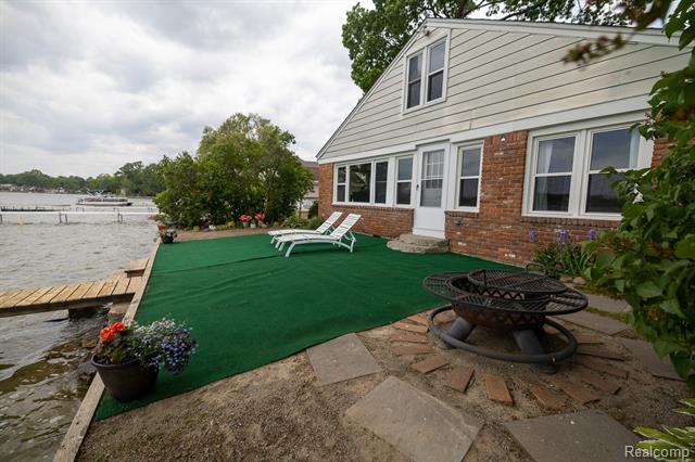 Builiding view twenty six for 8691 Cooley Lake, Commerce Township, MI. 48382