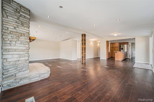 Builiding view seven for 6197 Carroll Lake, Commerce Township, MI. 48382