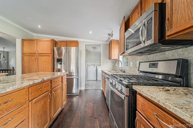 Builiding view ten for 6197 Carroll Lake, Commerce Township, MI. 48382