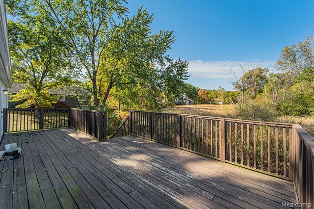 Builiding view twenty four for 6197 Carroll Lake, Commerce Township, MI. 48382