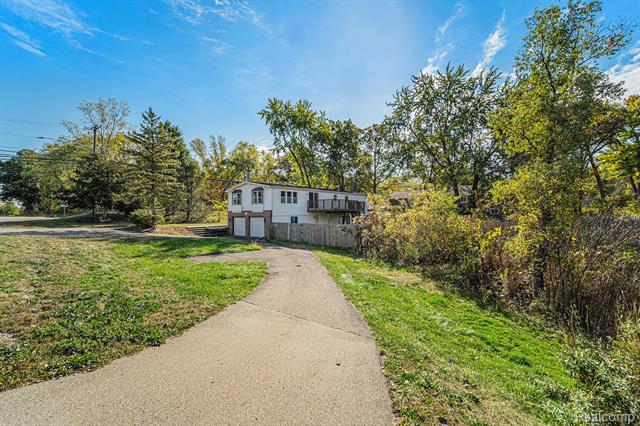 Builiding view two for 6197 Carroll Lake, Commerce Township, MI. 48382