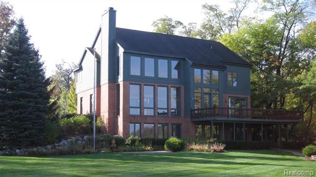 front view for 10736 Bogie Lake Rd, White Lake, Mi. 48386