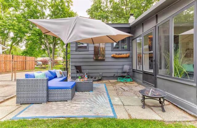 Builiding view eighteen for 1630 Weymouth, West Bloomfield, MI. 48324