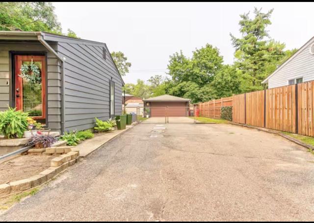 Builiding view one for 1630 Weymouth, West Bloomfield, MI. 48324