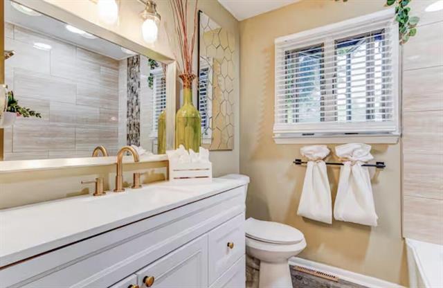 Builiding view ten for 1630 Weymouth, West Bloomfield, MI. 48324