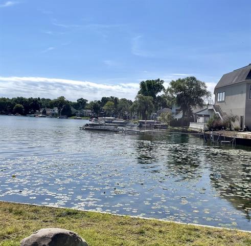 Builiding view twenty two for 1630 Weymouth, West Bloomfield, MI. 48324