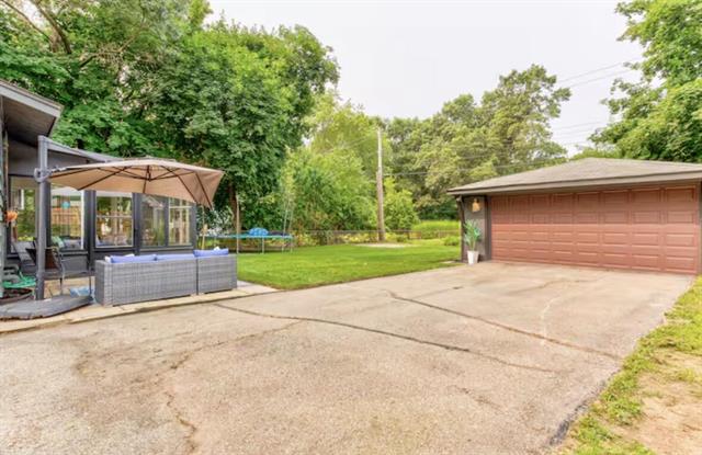 Builiding view twenty for 1630 Weymouth, West Bloomfield, MI. 48324