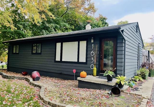 front view for 1630 Weymouth St, West Bloomfield, Mi. 48324