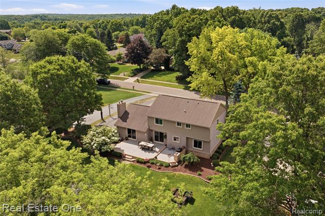 Builiding view forty four for 219 Briarwood, Highland, MI. 48357
